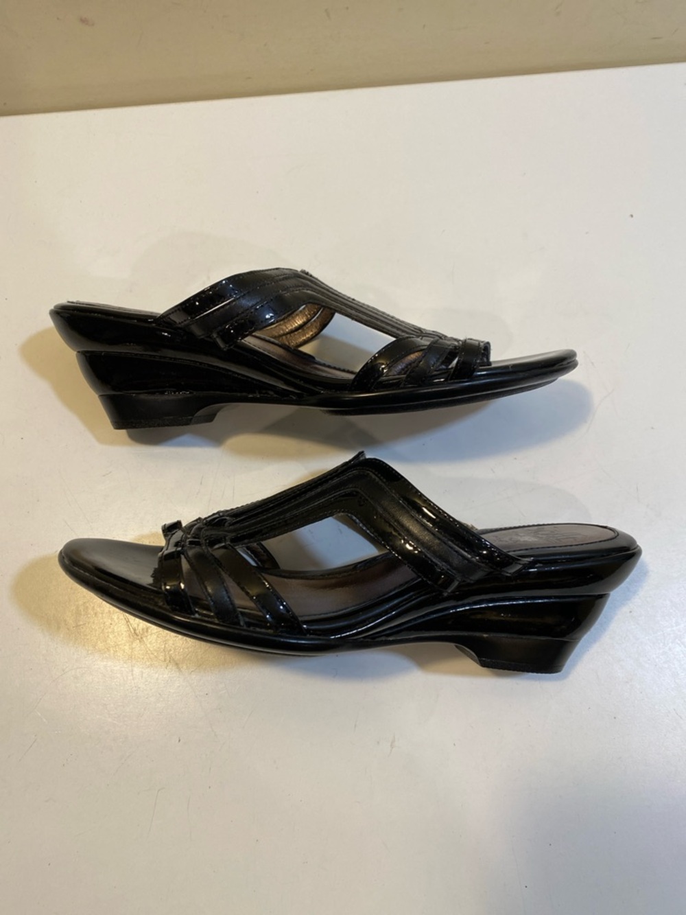 SOFFT Black Patent Strappy Mule WEDGE Sandals Sz 7M - Picture 11 of 12